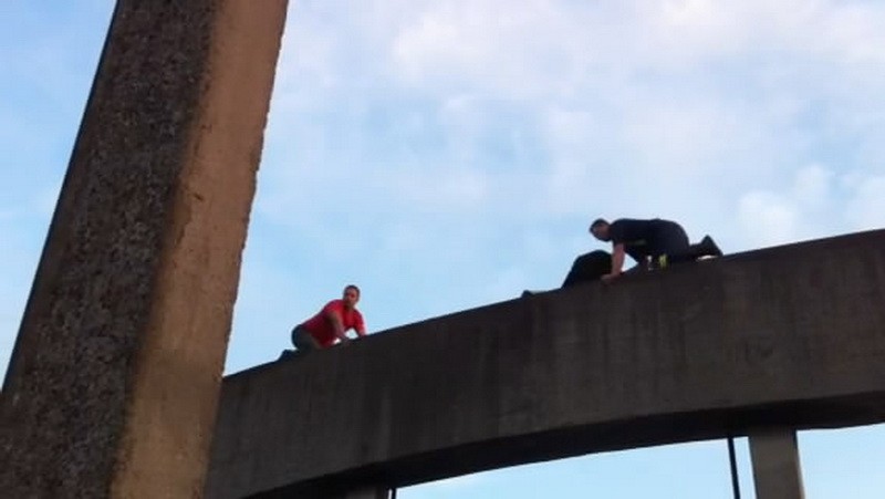 Mladík v Piešťanoch chcel skočiť z mosta